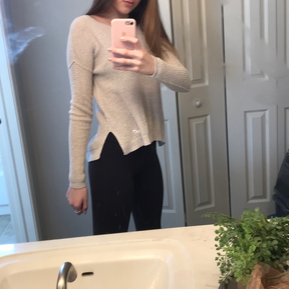 Tan sweater - Picture 4 of 4